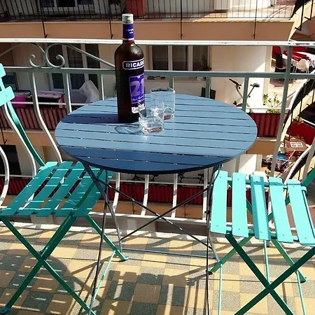 B042-functional With Balcony Suquet شقة