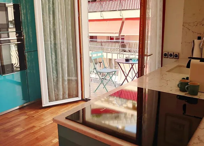 B042-functional With Balcony Suquet Apartman