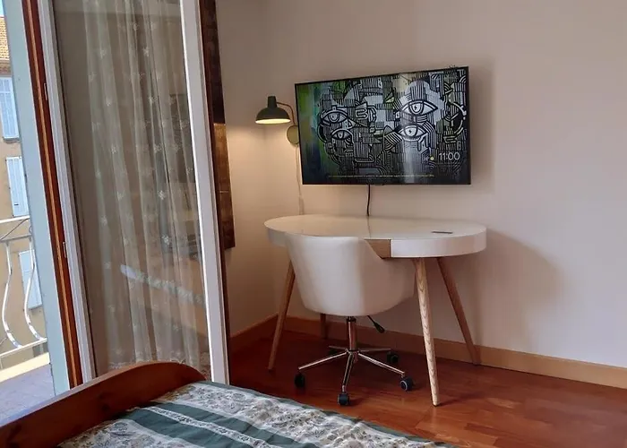 B042-functional With Balcony Suquet Apartman