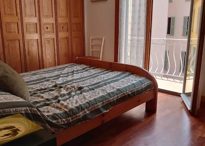 B042-functional With Balcony Suquet Apartman